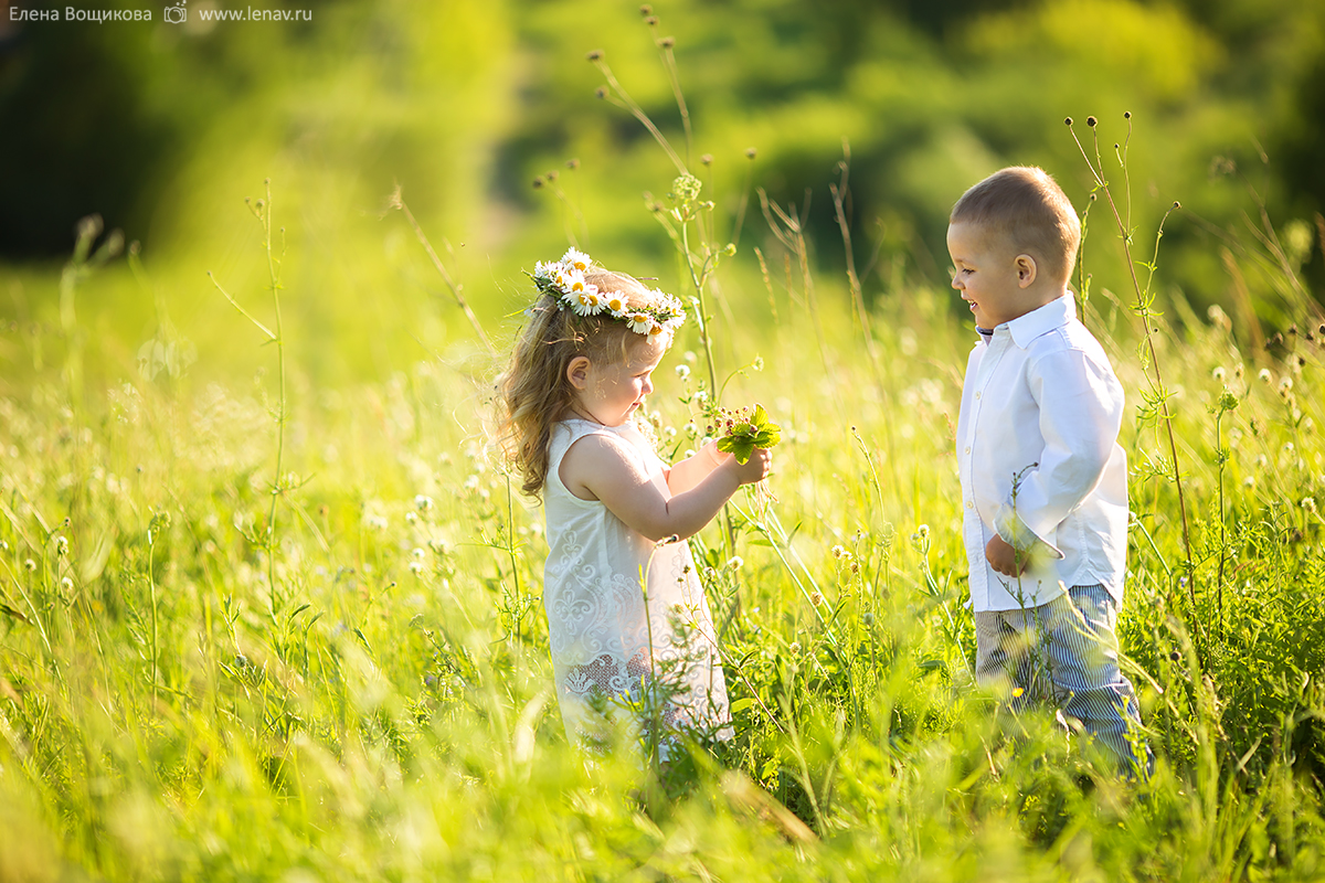 детская романтичная фотосессия мальчик и девочка