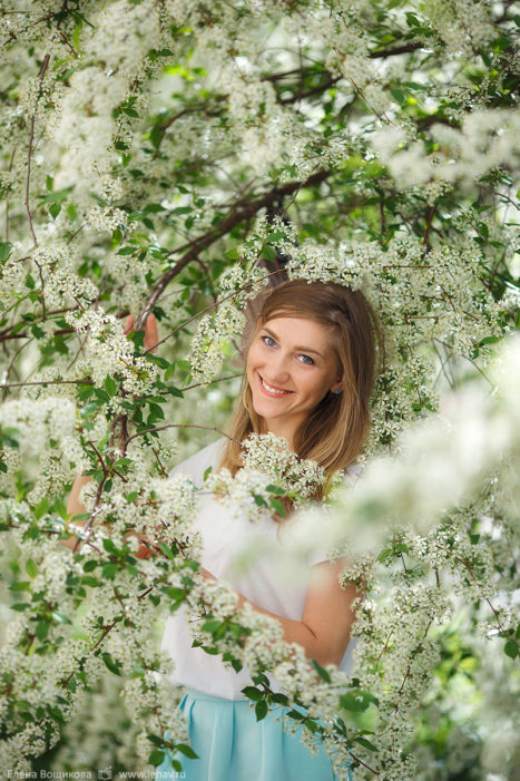 фотосессия в цветущих деревьях семейный фотограф нижний новгород