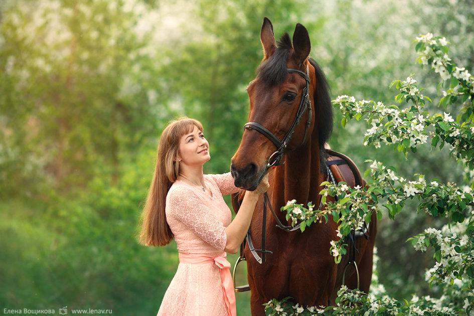 фотосессия для девушки прортретная на природе с лошадью