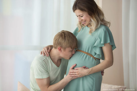 фотосессия беременности в ожидании в фотостудии